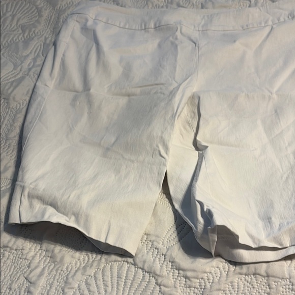 Counterparts White Bermuda Shorts Relaxed Fit - Picture 1 of 1